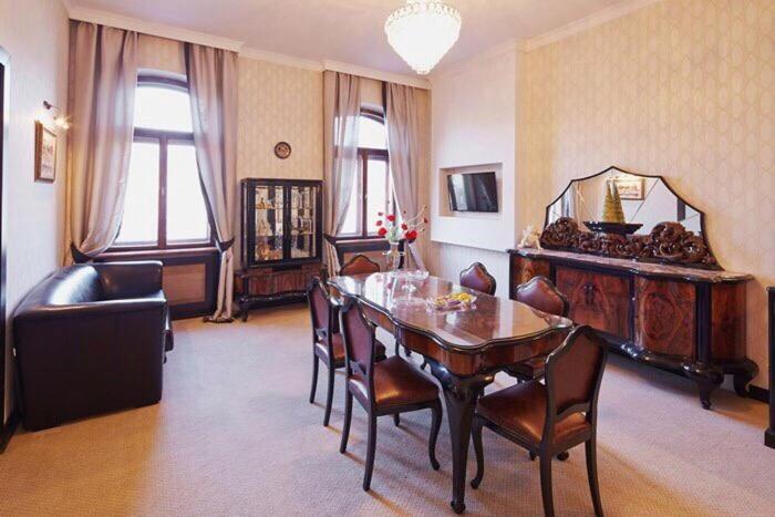 Exclusive Apartment On Shevchenko Avenue 10 Львов Экстерьер фото