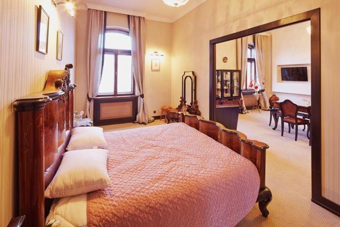 Exclusive Apartment On Shevchenko Avenue 10 Львов Экстерьер фото